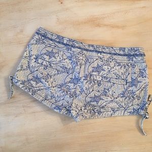 Free People Shorts - Adorable Free People Floral Shorts 🌸 Free People Shorts - Adorable Free People Floral Shorts 🌸